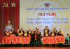 Đồng chí Nguyễn Mạnh Toán - Bí thư Đảng ủy Giám đốc Công ty nhận Cờ thi đua của Tập đoàn tại Hội nghị Tổng kết công tác năm 2023