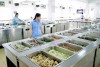 Chuẩn bị bữa cơm tự chọn cho công nhân tại nhà ăn Công ty than Nam Mẫu.