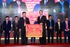 Đồng chí Đặng Thanh Hải - Tổng Giám đốc TKV tặng cờ thi đua xuất sắc cho Phân xưởng Khai thác 11- Công ty Than Thống Nhất – TKV đơn vị dẫn đầu trong phong trào thi đua giành năng suất kỷ lục của Tập đoàn năm 2017.