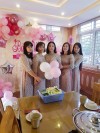 Một số chị em nữ công Phân xưởng ST chụp ảnh lưu niệm