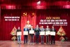 Đồng chí Nguyễn Ngọc Cơ – Phó Tổng Giám đốc TKV trao tặng danh hiệu chiến sỹ thi đua Bộ Công Thương năm 2017 cho CNCB Công ty Than Thống Nhất -TKV.