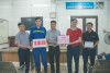 Lãnh đạo Công ty Than Thống Nhất - TKV tặng thưởng cho các đơn vị xuất sắc nhân Tháng Công nhân, tháng hành động về AT-VSLĐ năm 2019.