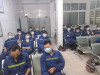 Chi đoàn Phân xưởng Đào lò 2 hướng dẫn CNCB sử dụng ứng dụng BLUEZONE trên điện thoại thông minh
