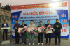 Chi đoàn Khai thác 2 khen thưởng cho đoàn viên có thành tích xuất sắc trong công tác hoạt động Đoàn năm 2020 (Ảnh: Đinh Doanh)