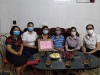 Hội Liên hiệp Phụ nữ Thành phố Cẩm Phả và Ban Nữ công các đơn vị vùng Than Cẩm Phả tặng quà cho các gia đình nữ có hoàn cảnh khó khăn nhân ngày Gia đình Việt Nam 28/6