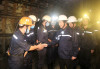 Phó Thủ tướng Lê Văn Thành thăm hỏi công nhân đang làm việc tại mỏ than Công ty Than Núi Béo (TKV)