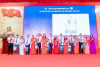 03 gia đình thợ mỏ tiều biểu của Phân xưởng Khai thác 7 (đứng giữa) được tuyên dương tại buổi gặp mặt. (Ảnh: Tống Tiến)