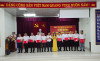 Trao giấy chứng nhận hoàn thành chương trình lý luận chính trị cho đảng viên mới