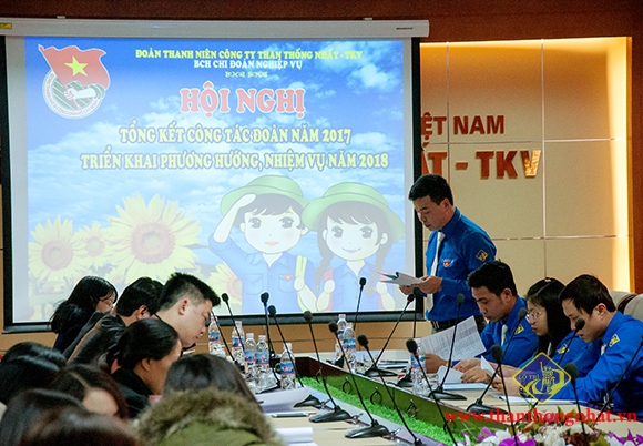 Đ/c Nguyễn Huy Hoàng - Bí thư Chi đoàn trình bày báo cáo trước Hội nghị