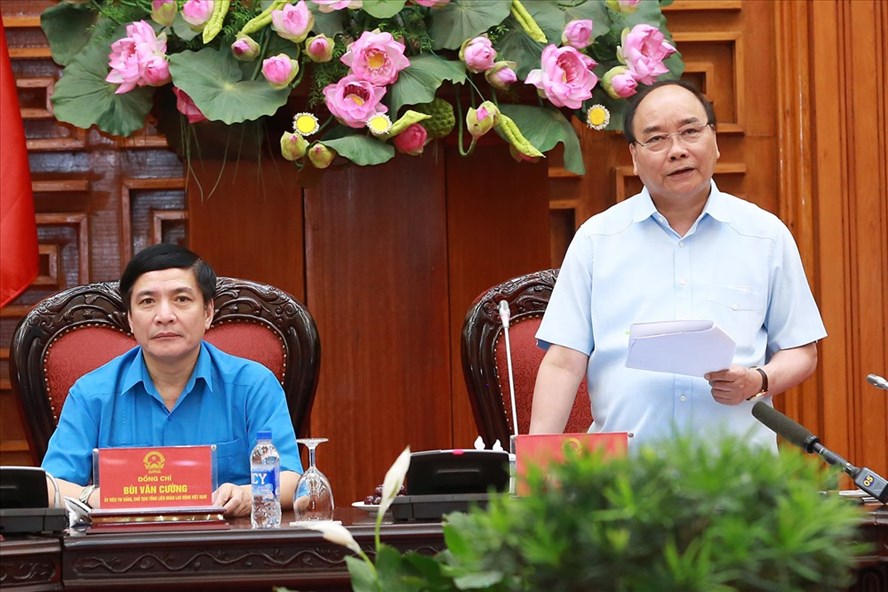 Thủ tướng Chính phủ Nguyễn Xuân Phúc đã chủ trì buổi làm việc giữa Chính phủ với Đoàn Chủ tịch Tổng LĐLĐVN để đánh giá kết quả thực hiện Quy chế về mối quan hệ công tác giữa Chính phủ và Tổng LĐLĐVN.