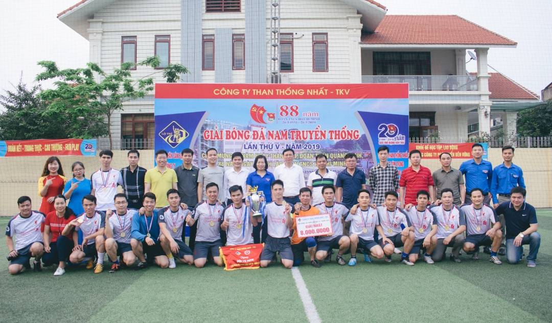 Đội bóng Liên quân Văn phòng 1 đương kim vô địch giải bóng đá nam truyền thống Công ty Than Thống Nhất - TKV