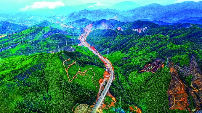 Quảng Ninh: Chú trọng đầu tư cơ sở hạ tầng