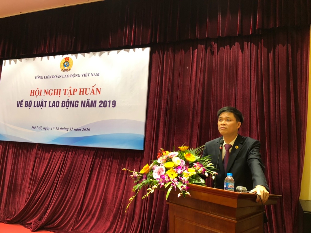 Đ/c Ngọ Duy Hiểu - Phó Chủ tịch Tổng LĐLĐ Việt Nam phát biểu tại Hội nghị