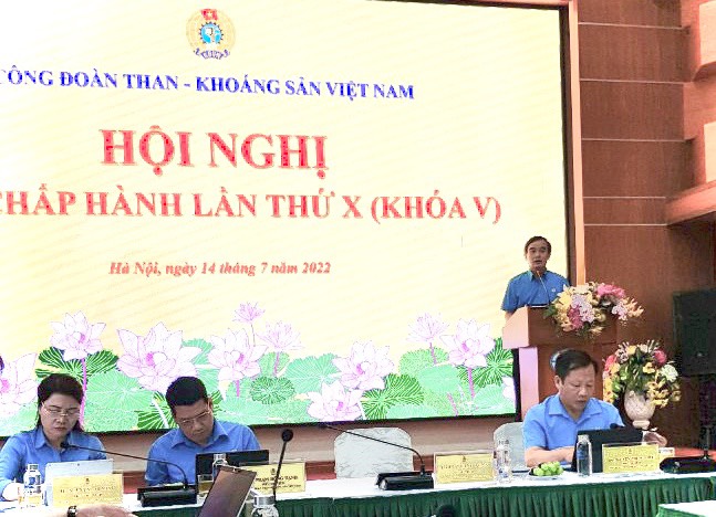 Chủ tịch Công đoàn TKV Lê Thanh Xuân phát biểu khai mạc Hội nghị