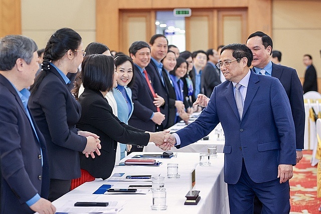 Thủ tướng Phạm Minh Chính và cán bộ Công đoàn tại Hội nghị đánh giá kết quả thực hiện quy chế về mối quan hệ công tác giữa Chính phủ và Tổng LĐLĐ Việt Nam