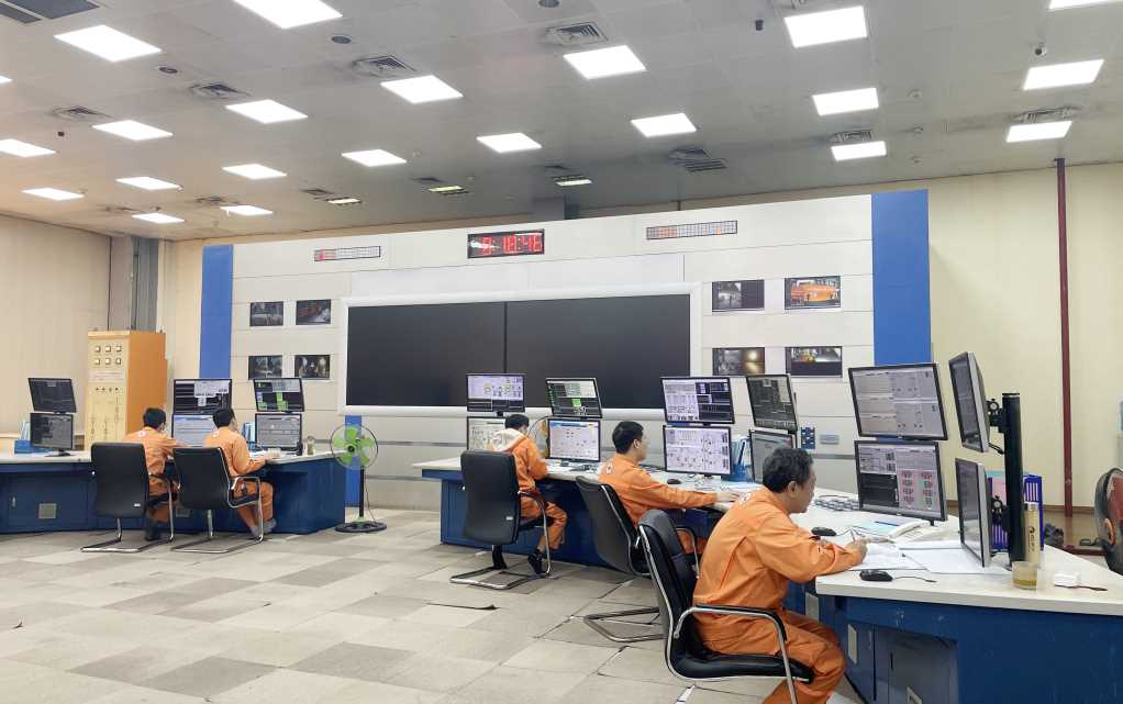 Hệ thống chiếu sáng tại Trung tâm điều hành của Công ty CP Nhiệt điện Quảng Ninh sử dụng đèn led.