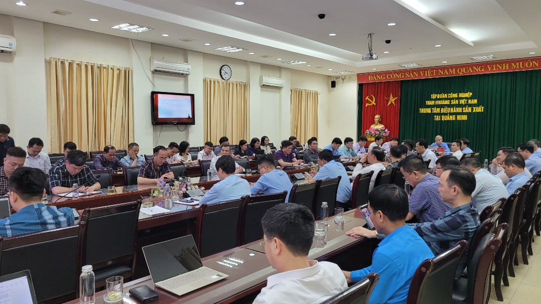 Quang cảnh hội nghị tại điểm cầu Hạ Long (Trung tâm ĐHSX tại Quảng Ninh)