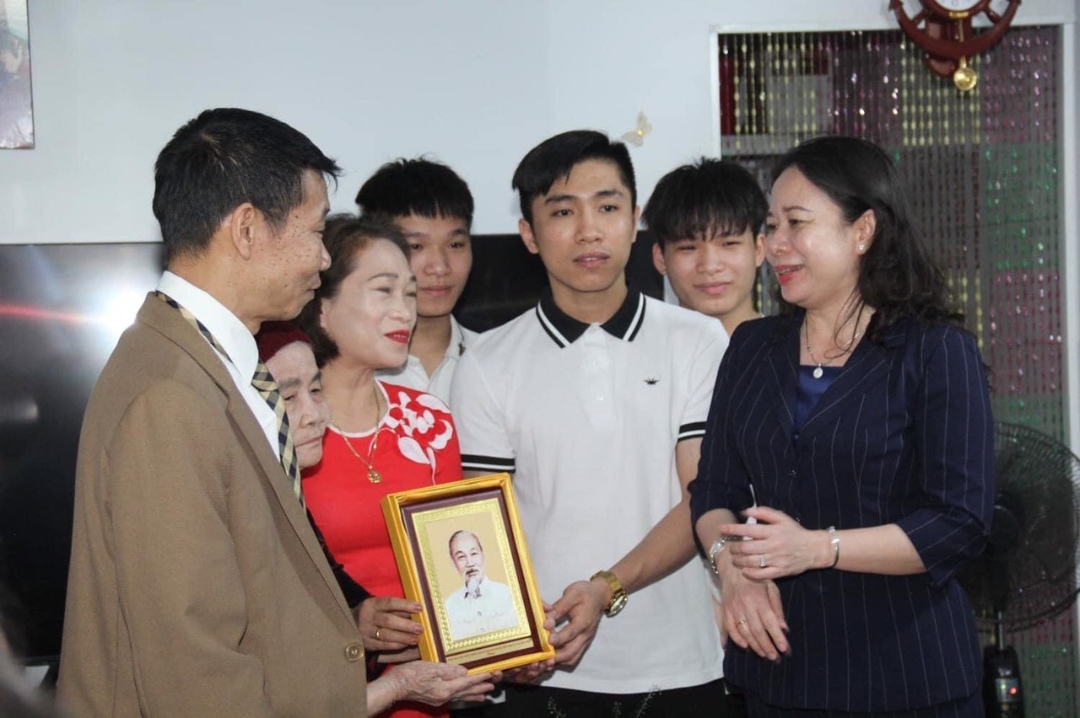 Thợ lò Nguyễn Hồng Cẩm - Phân xưởng Khai thác 1, Công ty Than Thống Nhất tự hào gia đình ba thế hệ làm Thợ mỏ