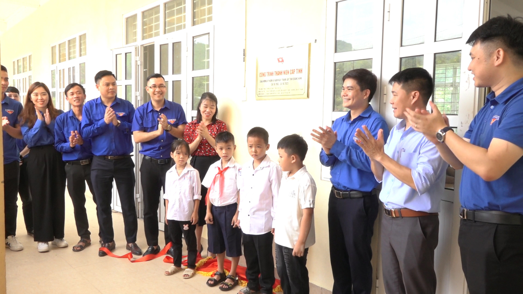 Bàn giao 13 bộ máy tính cho Trường Phổ thông Dân tộc bán trú TH&THCS Thanh Lâm.