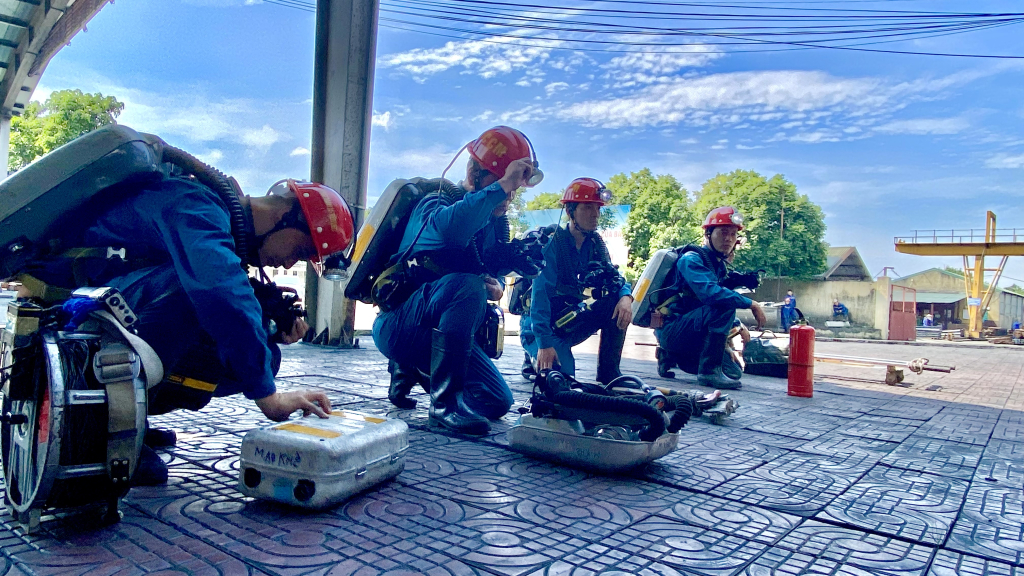 Một buổi luyện tập định kỳ của đội cấp cứu mỏ chuyên trách Công ty Than Mạo Khê - TKV.