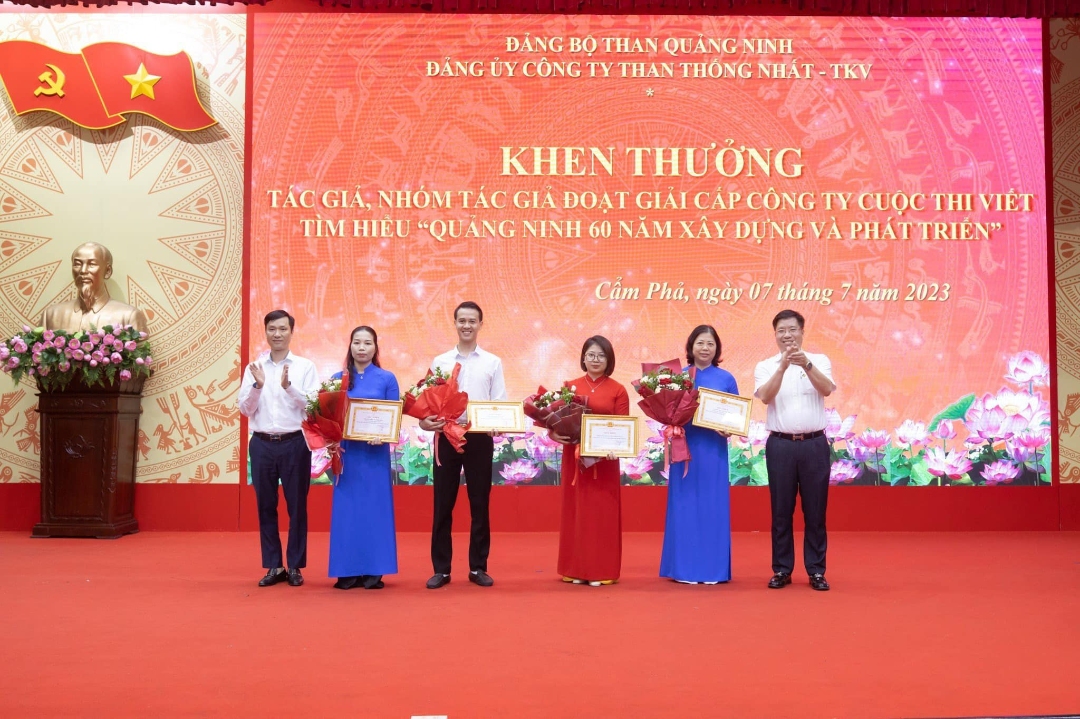 Công ty Than Thống Nhất TKV trao giải cuộc thi viết tìm hiểu “Quảng Ninh 60 năm xây dựng và phát triển” cấp Công ty.