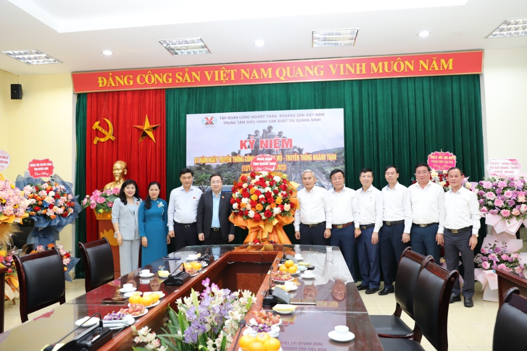 Đoàn Đại biểu Quốc hội tỉnh Quảng Ninh chúc mừng TKV nhân kỷ niệm 87 năm Ngày Truyền thống Công nhân vùng Mỏ - Truyền thống ngành Than 12/11