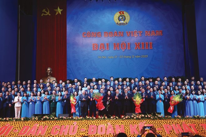 Lãnh đạo Đảng, Nhà nước tặng hoa chúc mừng Ban Chấp hành Tổng LĐLĐVN khóa XIII, nhiệm kỳ 2023 - 2028.