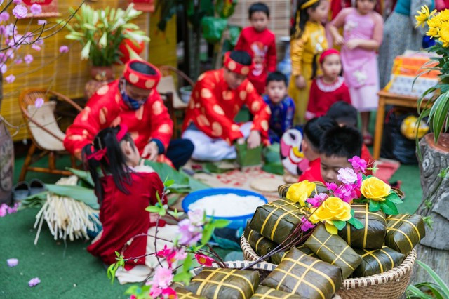 Phong tục tập quán Việt Nam là một nét đẹp văn hóa cần được bảo tồn và phát huy.
