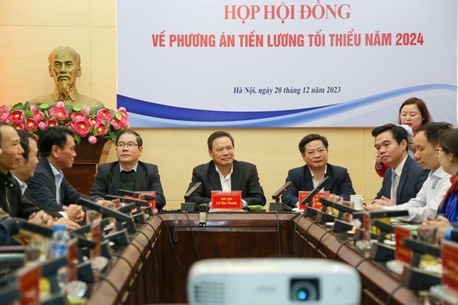 Ông Lê Văn Thanh - Thứ trưởng Bộ LĐTBXH, Chủ tịch Hội đồng Tiền lương Quốc gia cung cấp thông tin cho báo chí.
