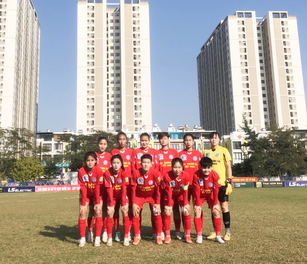 Đội hình ra quân của Đội tuyển nữ Than - Khoáng sản Việt Nam thắng 3 - 0 trước Hà Nội II