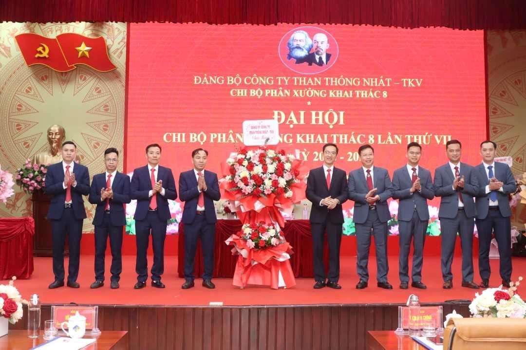 Đại hội điểm tại Chi bộ Phân xưởng khai thác 8, nhiệm kỳ 2025 - 2027. Ảnh: Truyền thông Công ty.