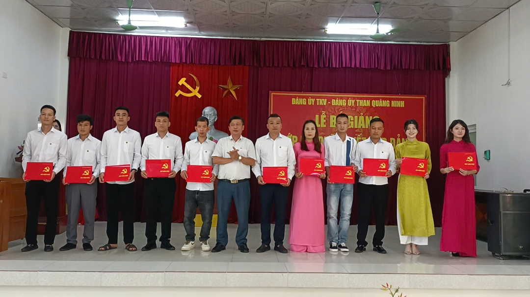 18 quần chúng ưu tú của Đảng bộ Công ty Than Thống Nhất - TKV hoàn thành xuất sắc lớp bồi dưỡng nhận thức về Đảng