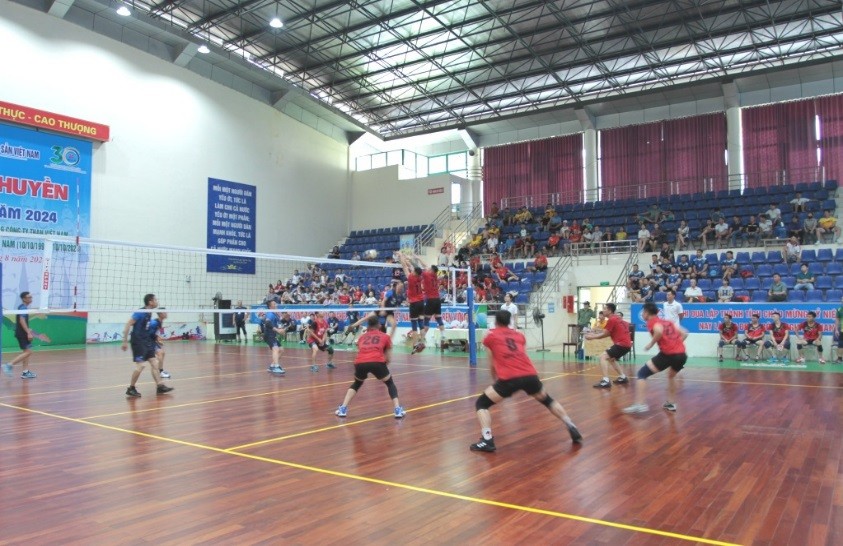 Giải bóng chuyền phong trào TKV năm 2024 Thi đấu tại Nhà sinh hoạt công nhân Công ty Than Dương Huy