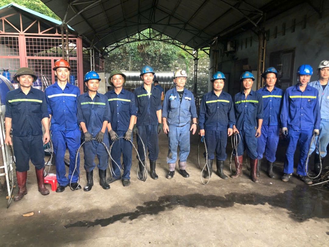 Công ty Than Thống Nhất - TKV tổ chức lớp học chuyển giao hướng dẫn công nghệ nối cáp thép, chầu cáp cẩu