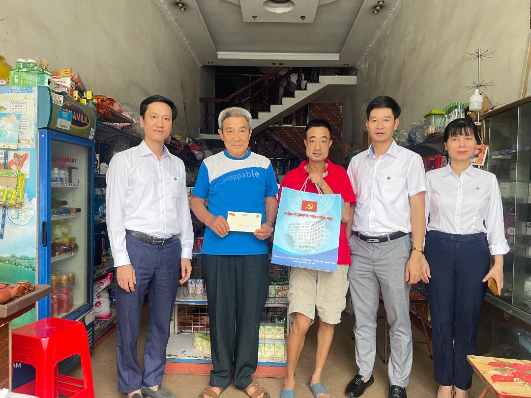 Than Thống Nhất hỗ trợ cho các nạn nhân nhiễm chất độc da cam/dioxin các hoàn cảnh khó khăn Công ty trong tháng 7/2025