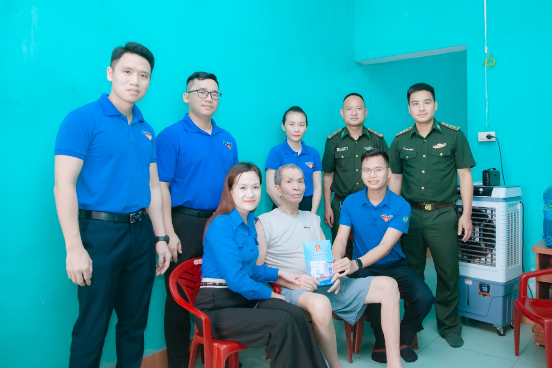 Tri ân các gia đình anh hùng liệt sỹ nhân kỷ niệm 78 năm ngày Thương binh gia đình Liệt sĩ (27/7/1947-27/7/2025)