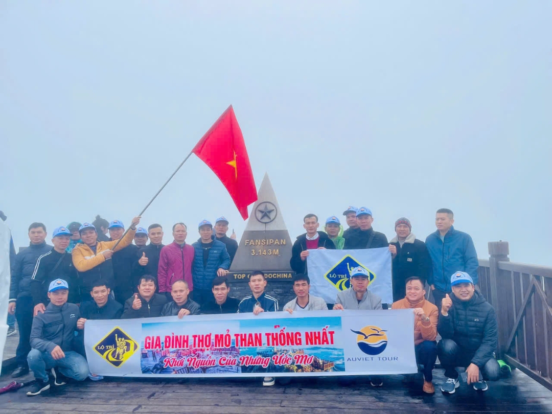 Công ty Than Thống Nhất: tổ chức cho 312 thợ lò - cơ điện lò đi tham quan, nghỉ mát tại Sa Pa và Cát Bà