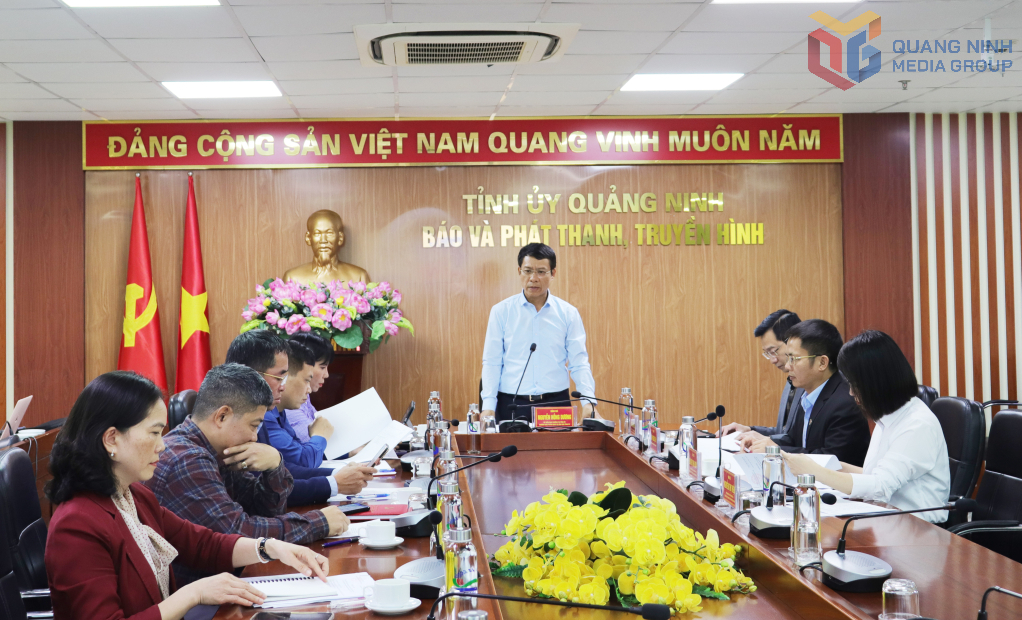 Đồng chí Nguyễn Hồng Dương - Uỷ viên Ban Thường vụ, Trưởng Ban Tuyên giáo và Dân vận Tỉnh uỷ, Chủ tịch Hội đồng chung khảo phát biểu tại cuộc họp.