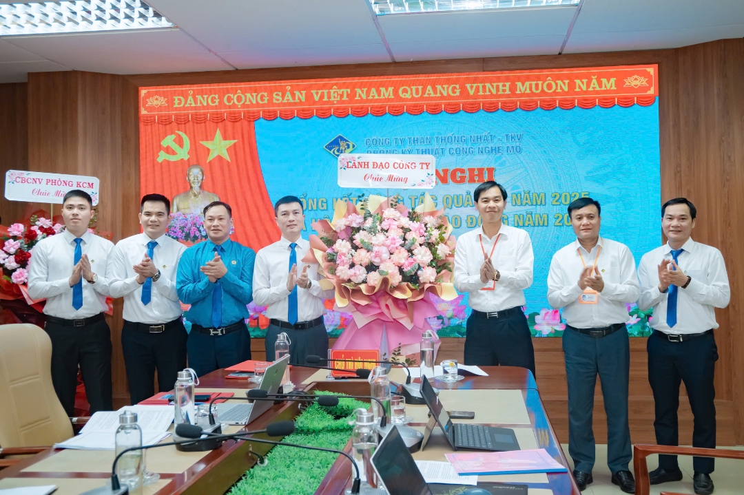 Công ty Than Thống Nhất - TKV tổ chức thành công  Hội nghị tổng kết công tác sản xuất, quản lý năm 2025 và  Hội nghị người lao động các đơn vị năm 2026