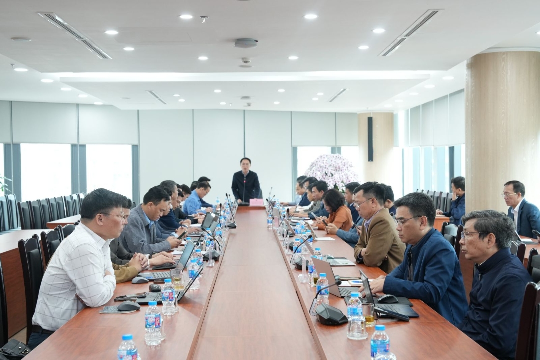 Phó TGĐ Tập đoàn, Giám đốc Trung tâm ĐHSXT tại Quảng Ninh Nguyễn Huy Nam chủ trì hội nghị