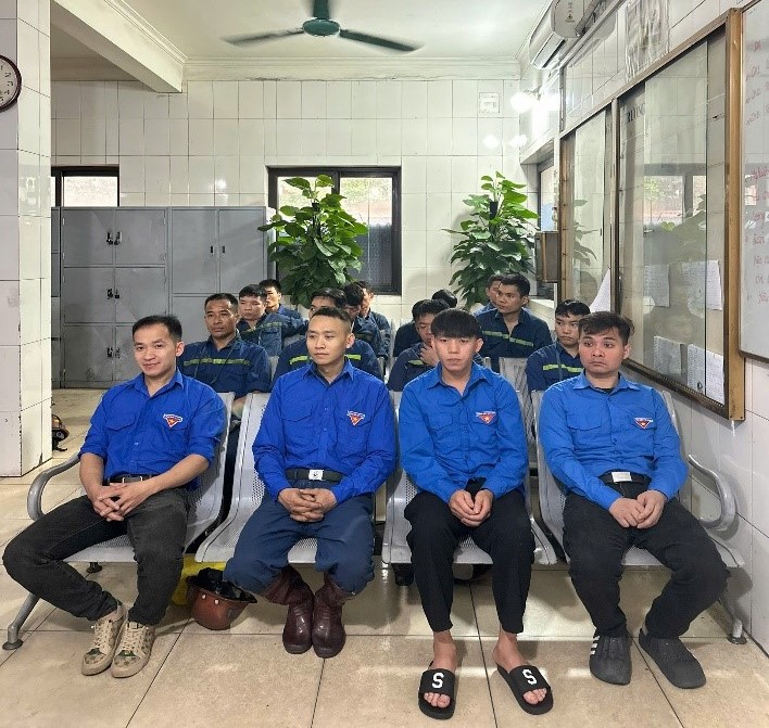 Chi đoàn Phân xưởng Đào lò 3 tổ chức tổng kết và khen thưởng cho đoàn viên xuất sắc trong Tháng Thanh niên