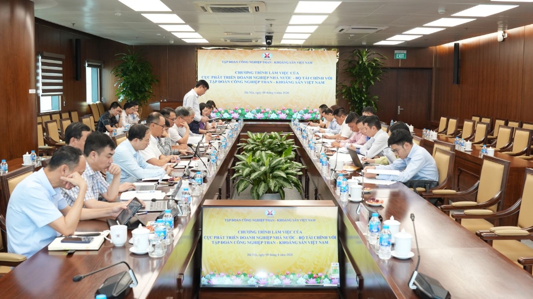 Đoàn công tác Cục Phát triển doanh nghiệp nhà nước - Bộ Tài chính do Cục trưởng Vũ Hồng Phương làm trưởng đoàn làm việc với TKV.