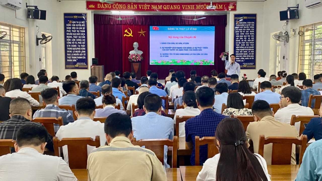 Đảng ủy Than Quảng Ninh: Bồi dưỡng chuyên đề lịch sử Đảng - củng cố niềm tin, nâng cao bản lĩnh chính trị cho đảng viên