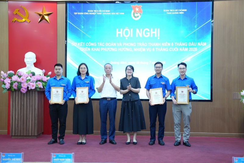 Đoàn Thanh niên Công ty Than Thống Nhất - TKV nhận khen thưởng tại Hội nghị sơ kết công tác Đoàn và phong trào thanh niên 6 tháng đầu năm, triển khai phương hướng, nhiệm vụ 6 tháng cuối năm 2026.