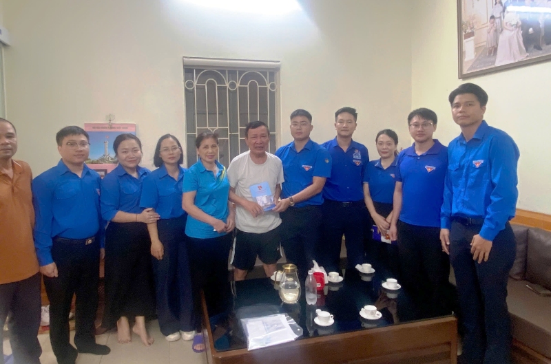 Tuổi trẻ Than Thống Nhất tri ân các gia đình chính sách nhân kỷ niệm 79 năm Ngày Thương binh - Liệt sĩ